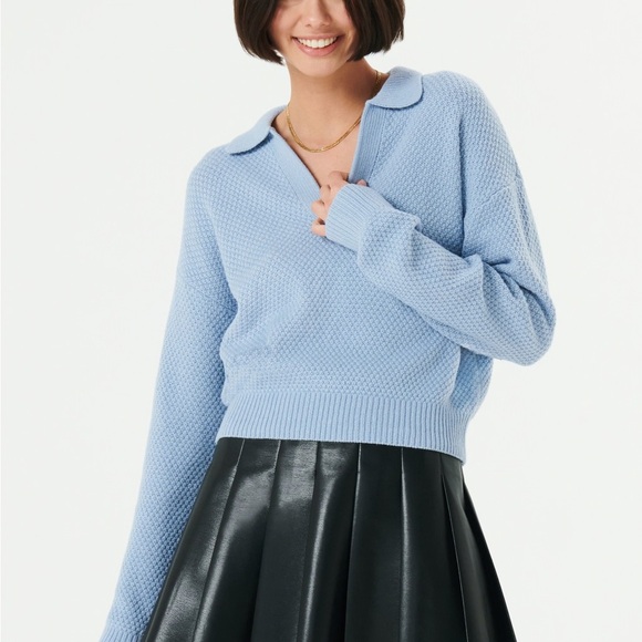 Aritzia Sunday Best Lottie Sweater Worn By Taylor Swift - Picture 6 of 7